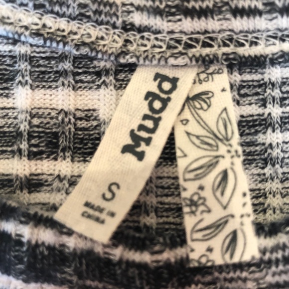 high neck tank top - Picture 2 of 3